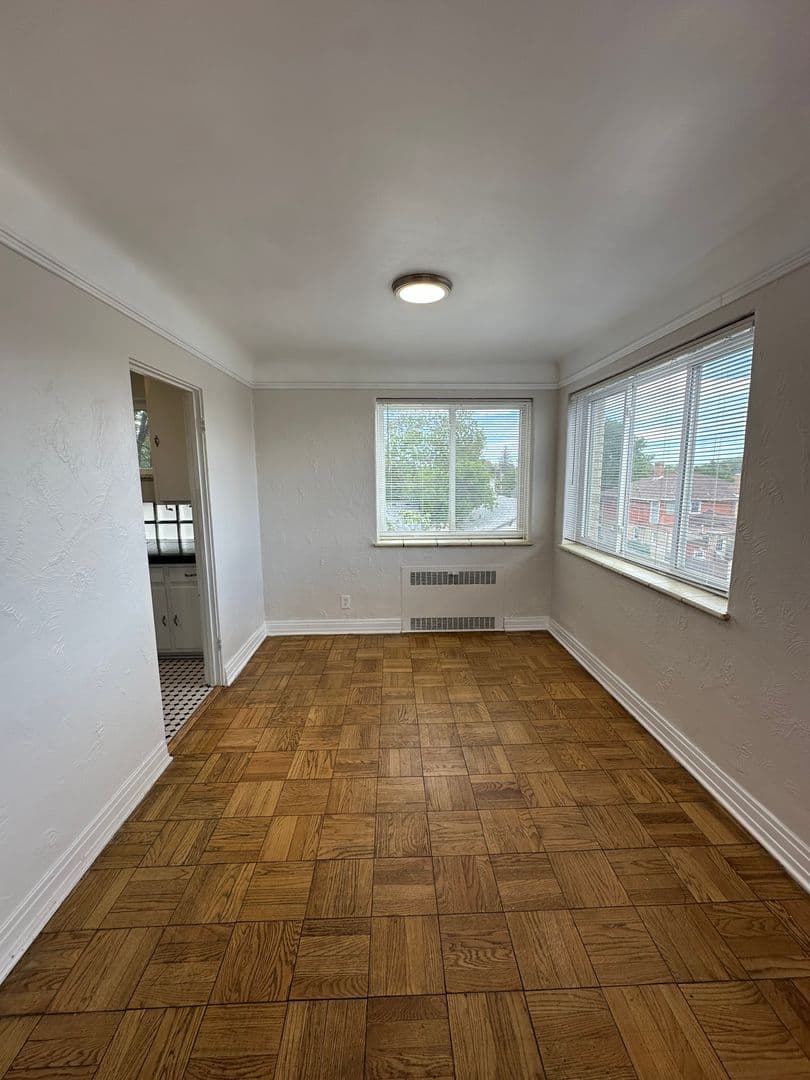 Cheyenne Apartment: 301 E 21st St