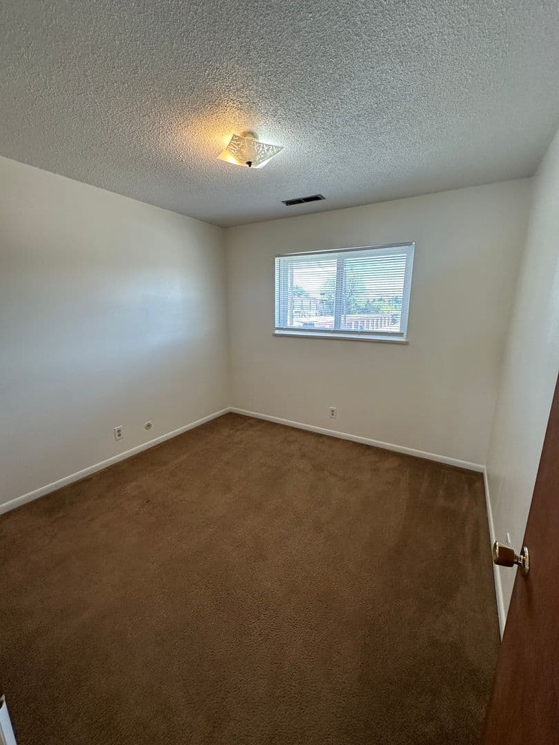 Cheyenne Apartment: 601 Shoshoni St