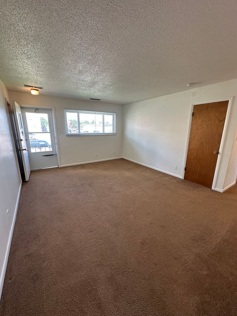 Cheyenne Apartment: 601 Shoshoni St