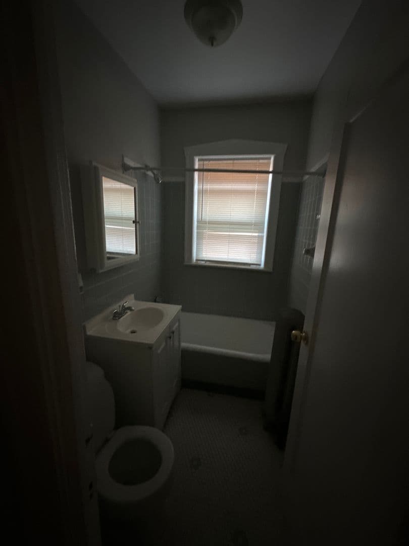 Chicago Apartment: 8101 South Ingleside Avenue