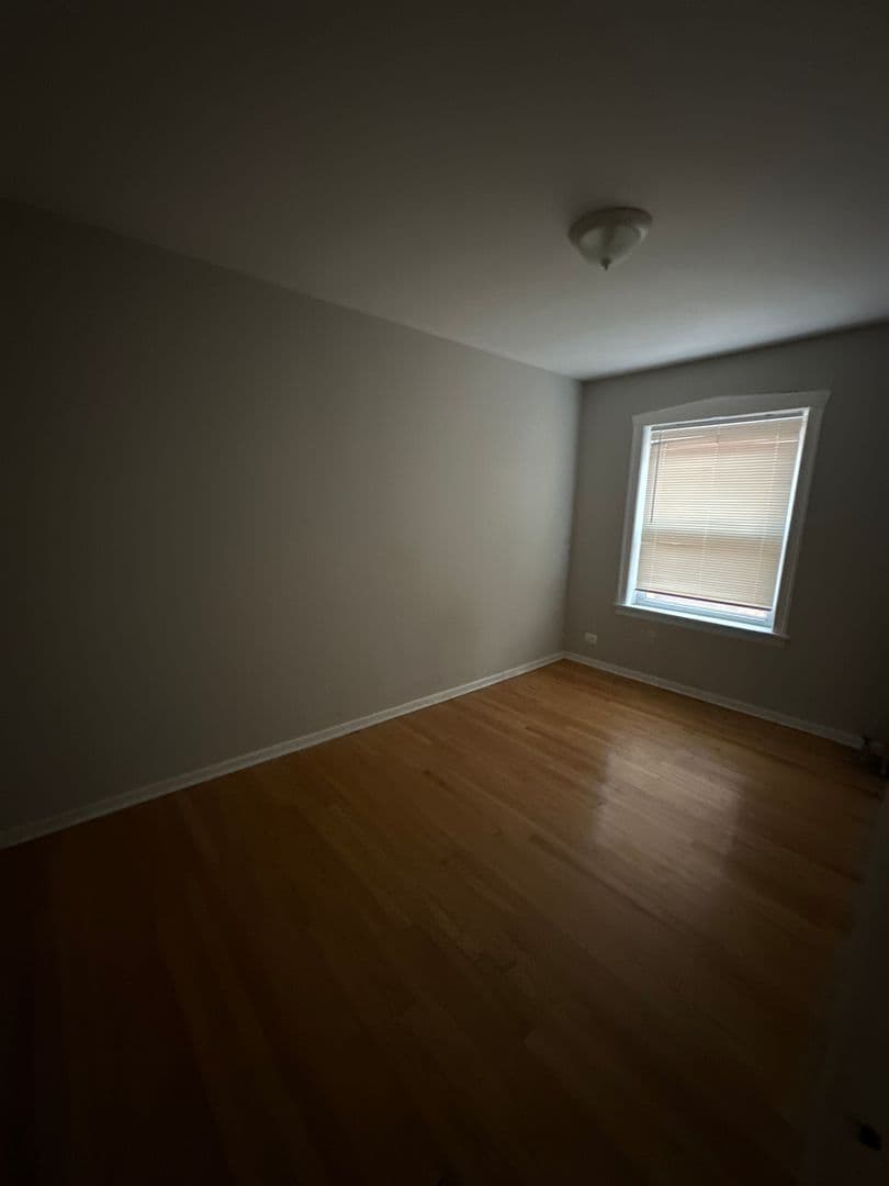 Chicago Apartment: 8101 South Ingleside Avenue