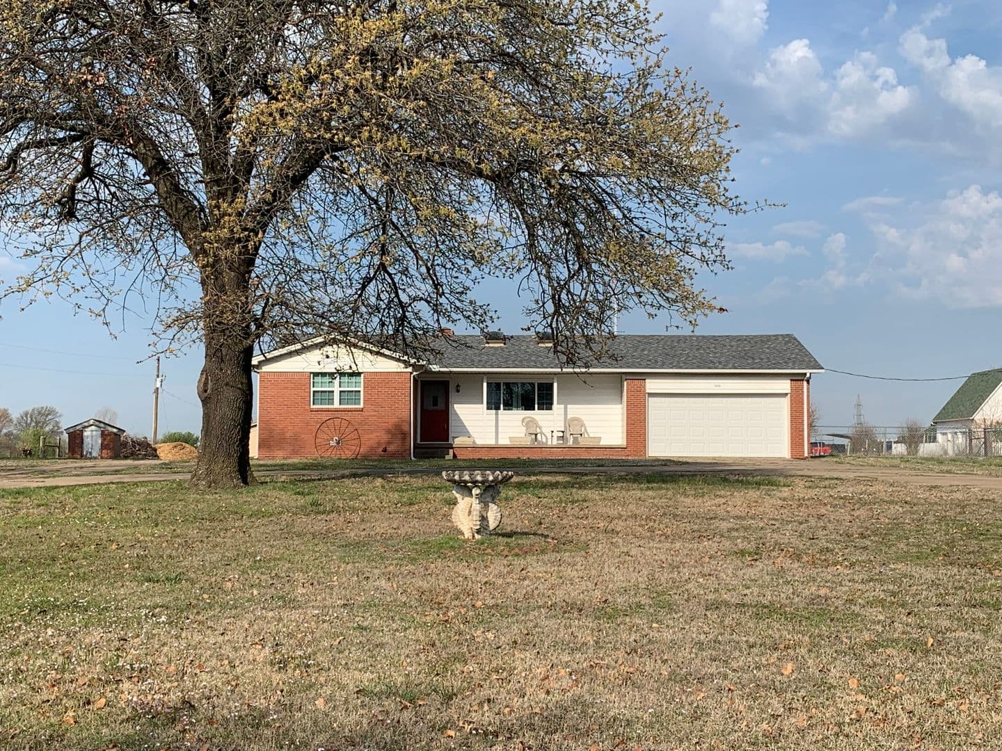 Collinsville House: 12334 N 177th E Ave