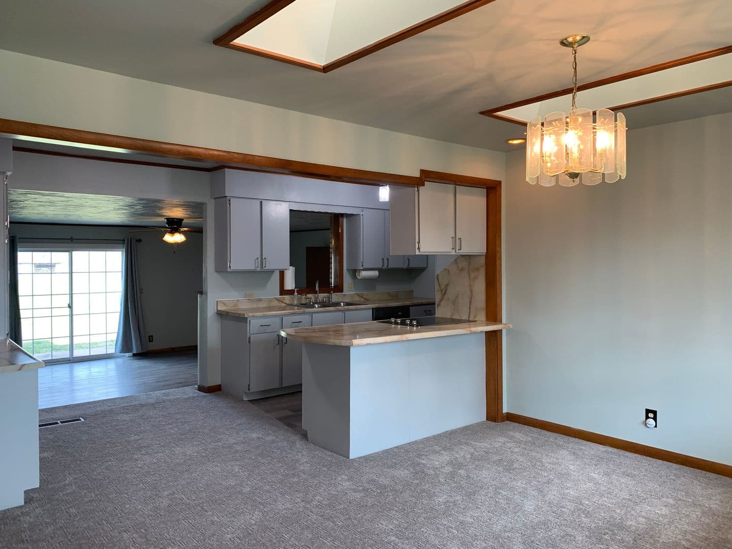 Collinsville House: 12334 N 177th E Ave