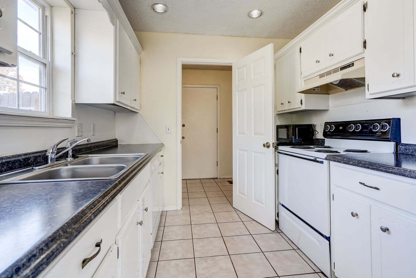 Tulsa House: 3206 S 148th Pl