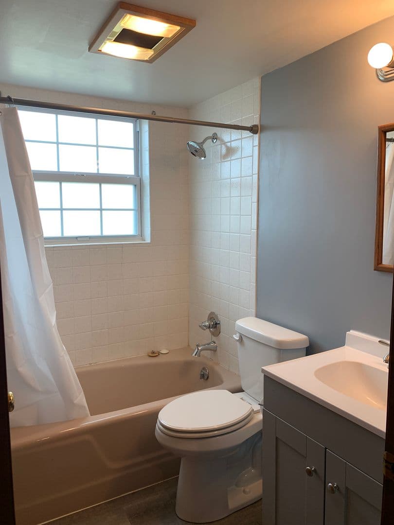 Collinsville House: 12334 N 177th E Ave