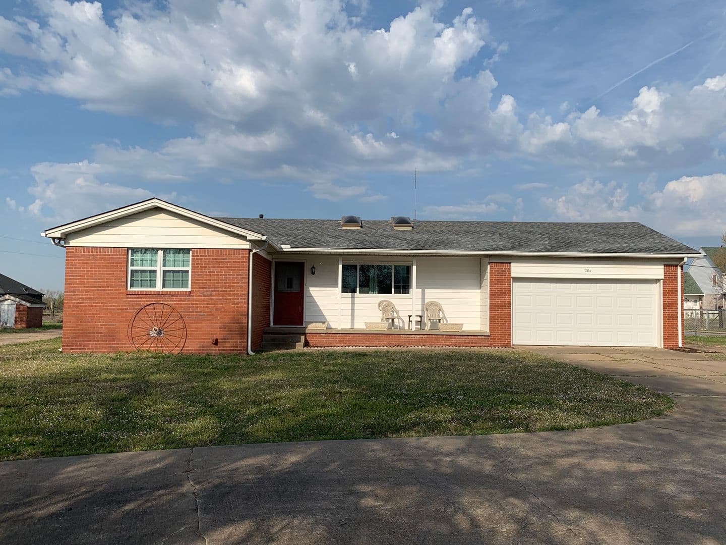Collinsville House: 12334 N 177th E Ave