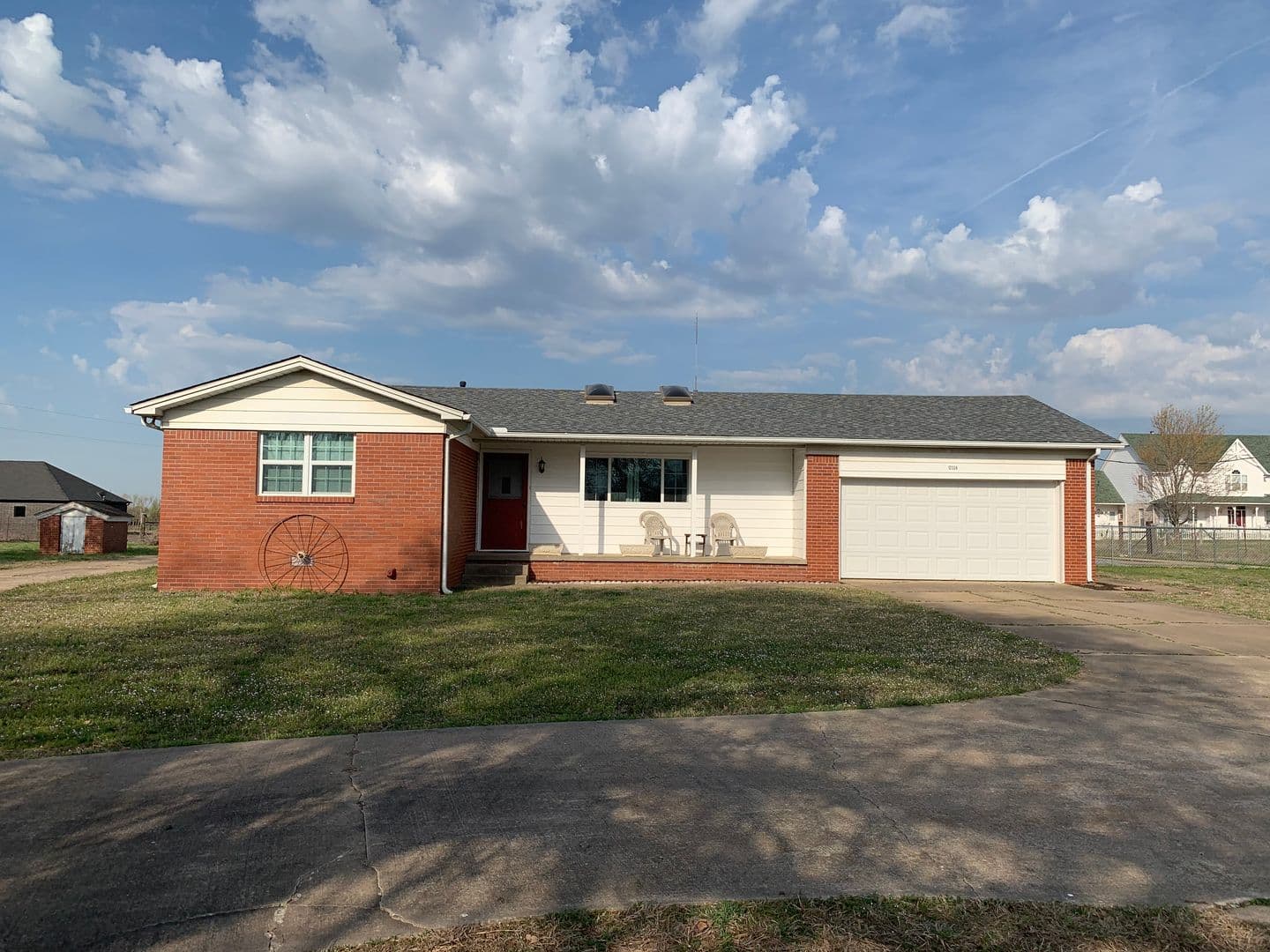 Collinsville House: 12334 N 177th E Ave