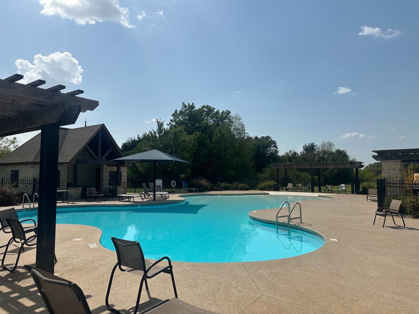 Collinsville House: 12407 N 132nd E Ave