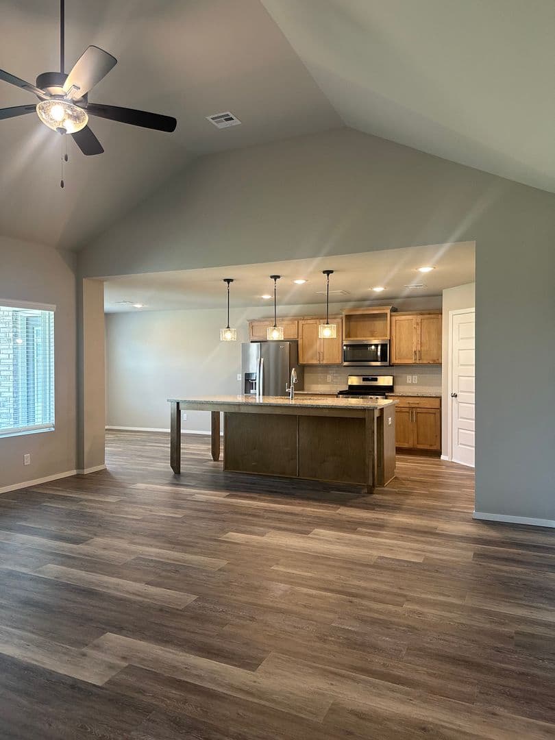 Collinsville House: 12407 N 132nd E Ave