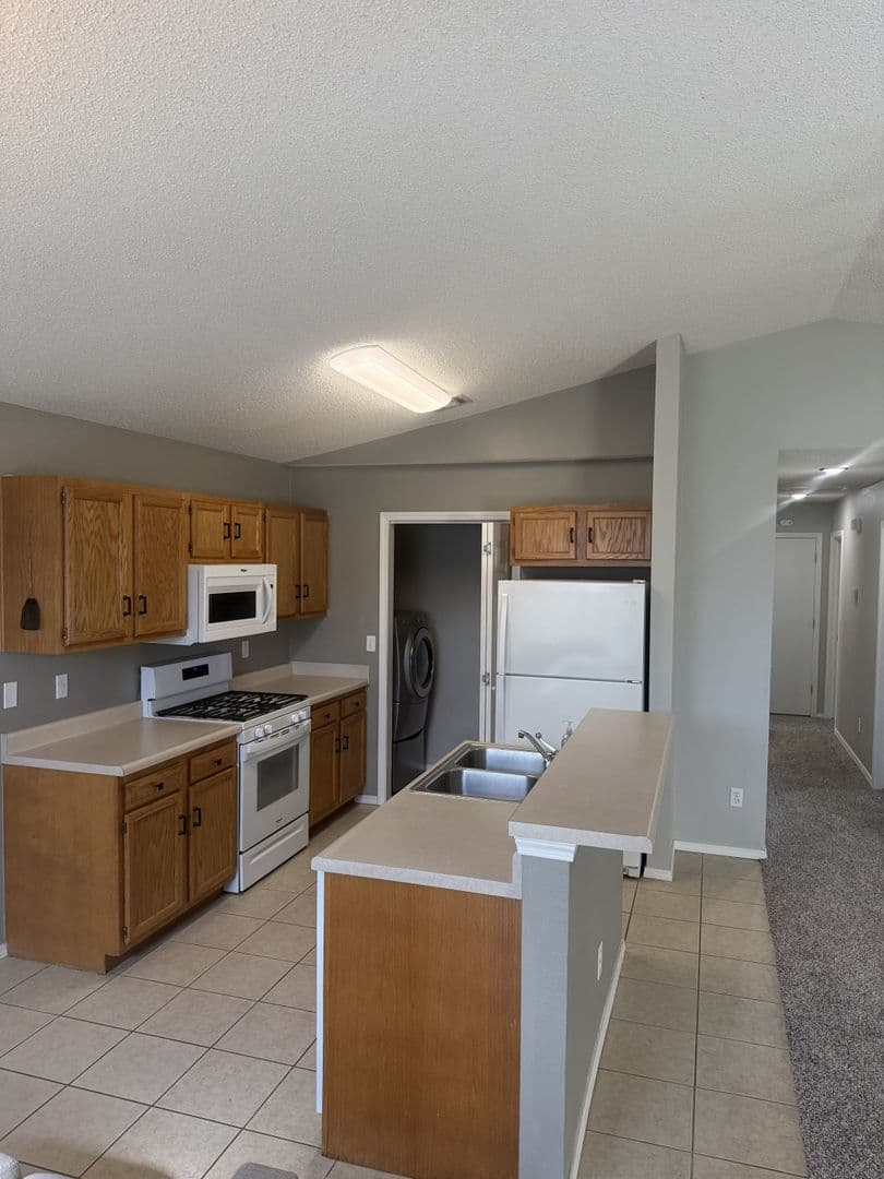 Owasso House: 8921 N 148th E Ave