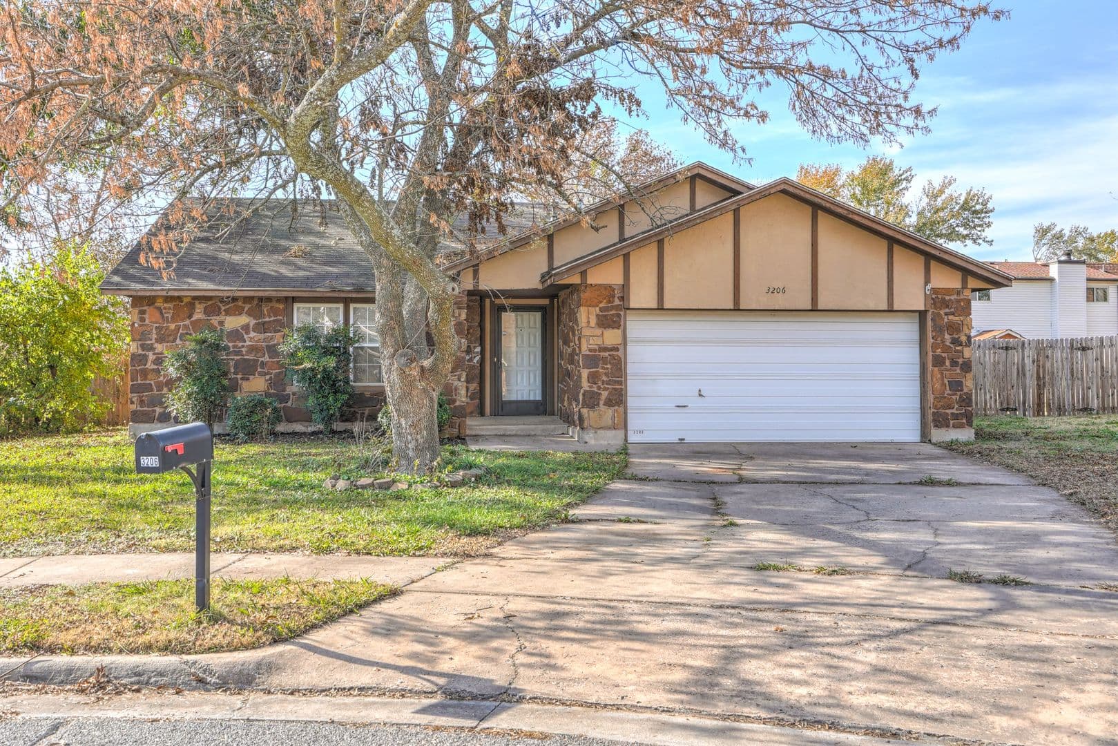 Tulsa House: 3206 S 148th Pl