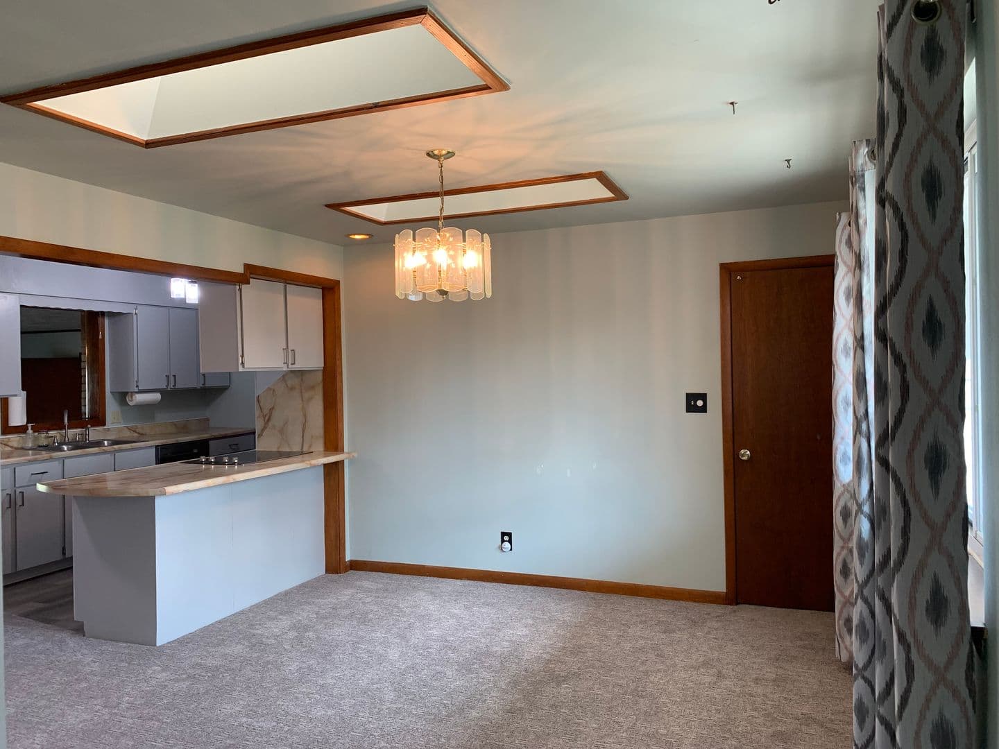 Collinsville House: 12334 N 177th E Ave