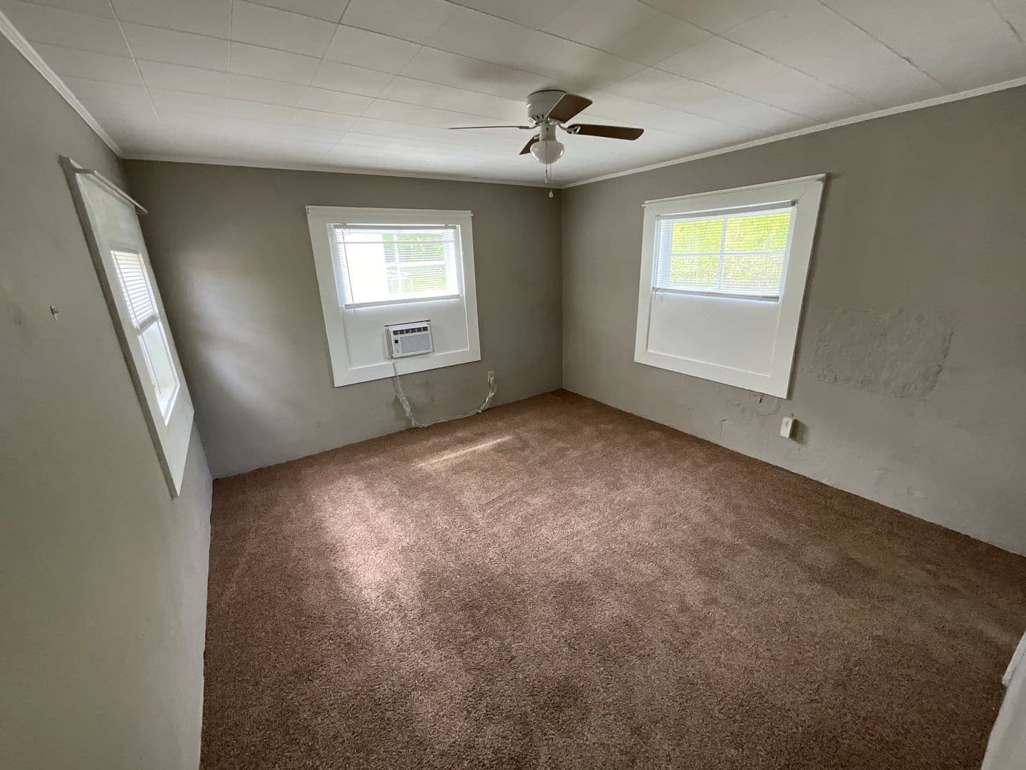 Bonifay House: 125 Hill Loop