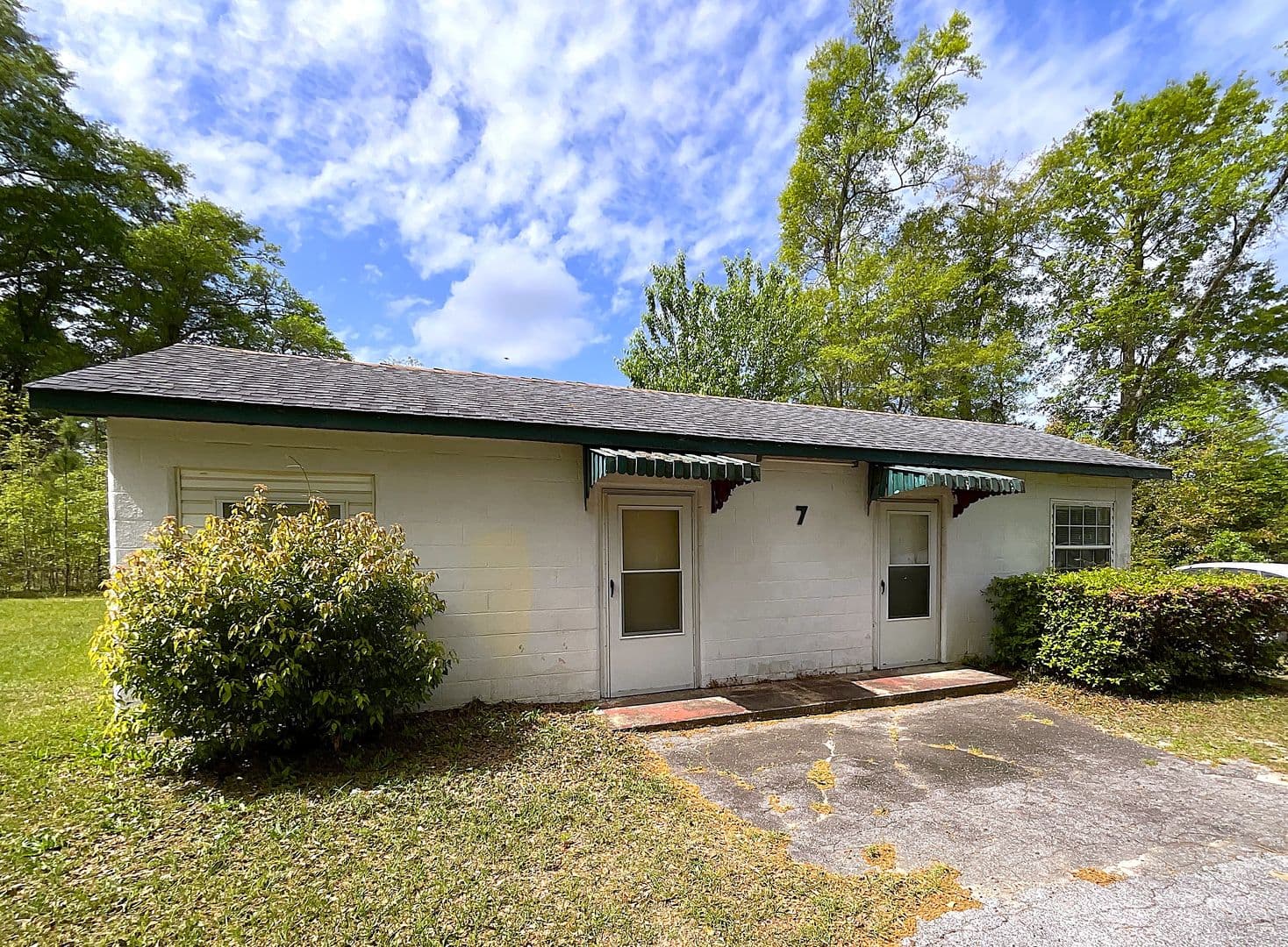 Bonifay House: 125 Hill Loop