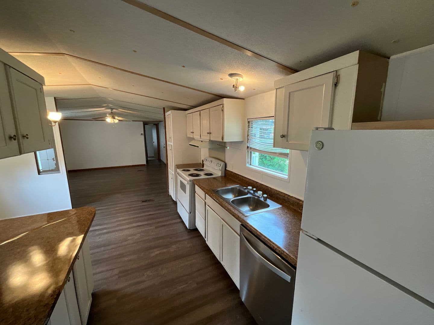 Cottondale Apartment: Mobile Home Park