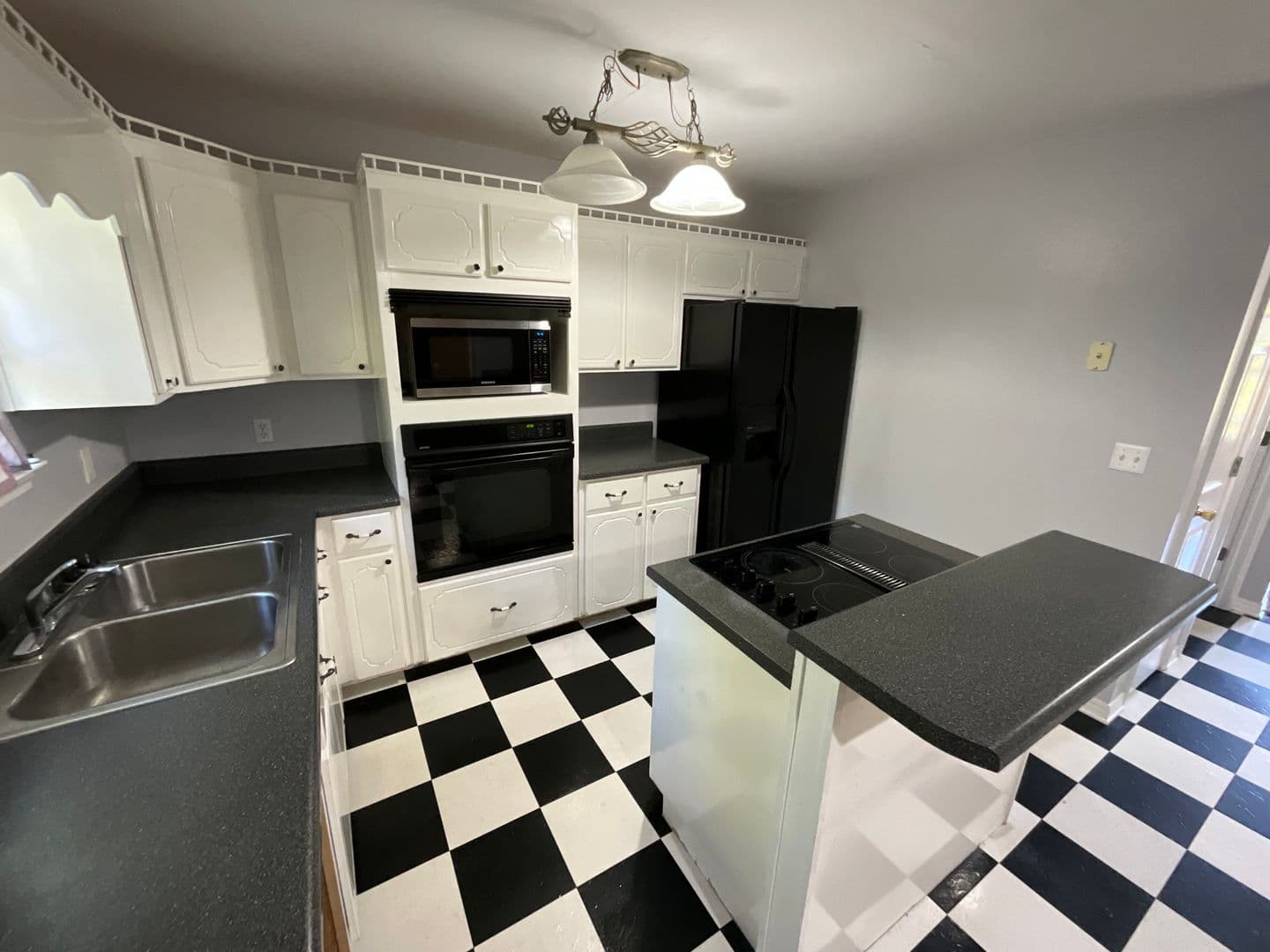 Marianna House: 3740 Skyview Rd