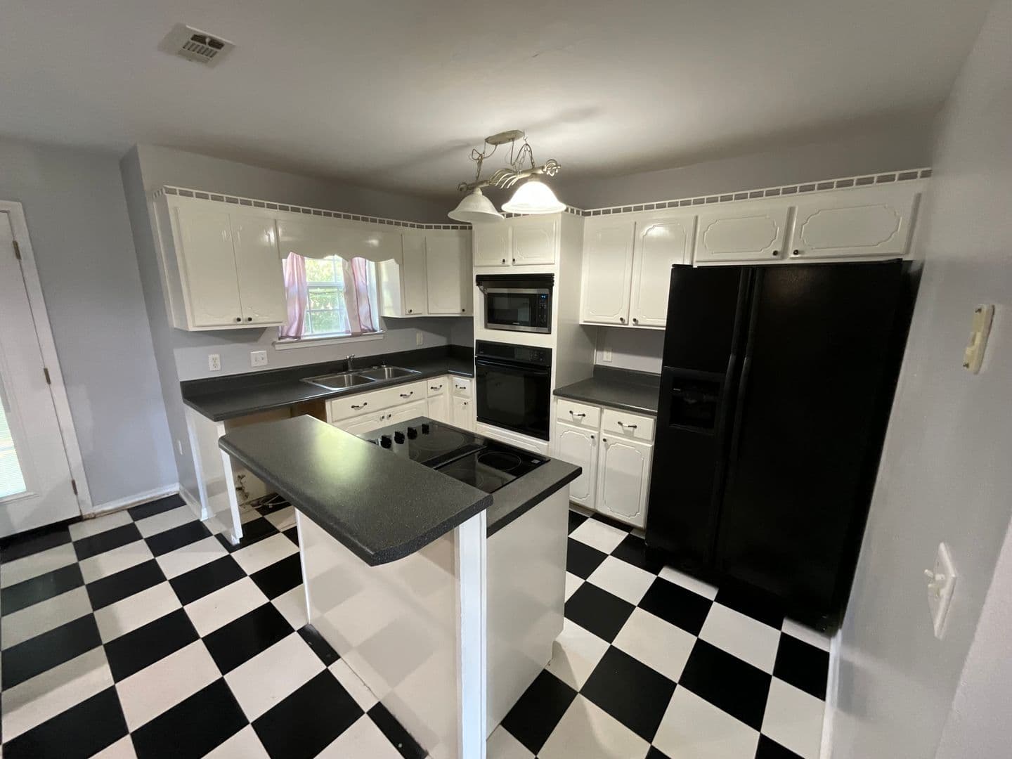 Marianna House: 3740 Skyview Rd