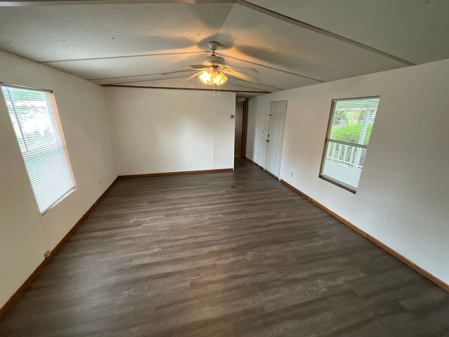 Cottondale Apartment: Mobile Home Park
