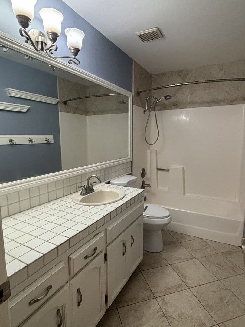 Santa Maria House: 425 N. Center Ct.