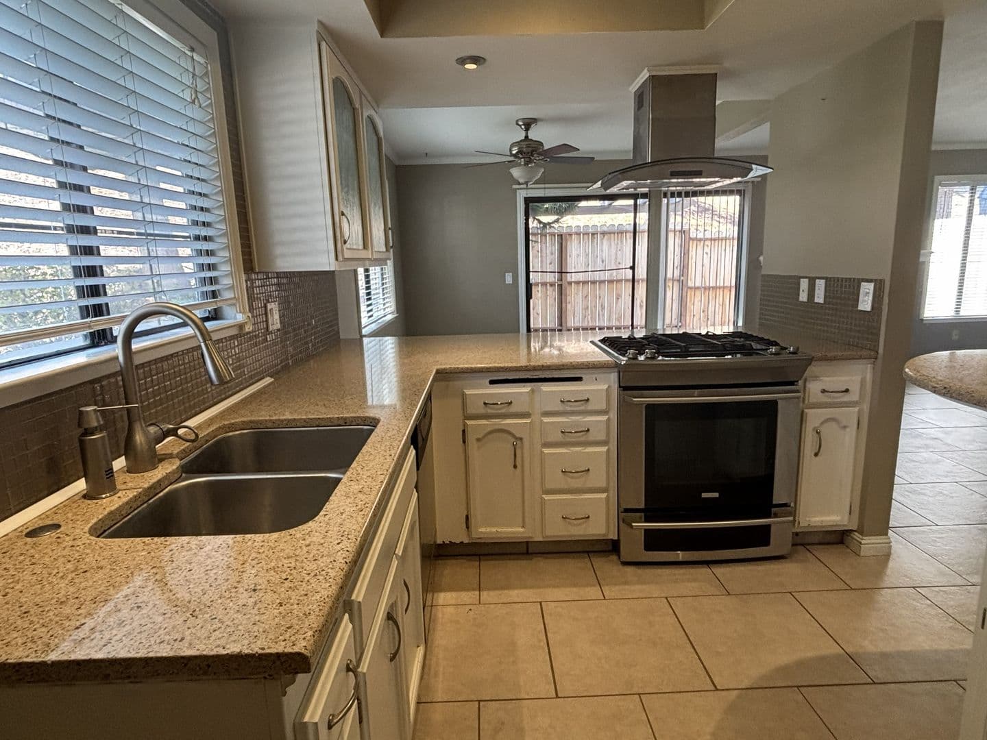 Santa Maria House: 425 N. Center Ct.