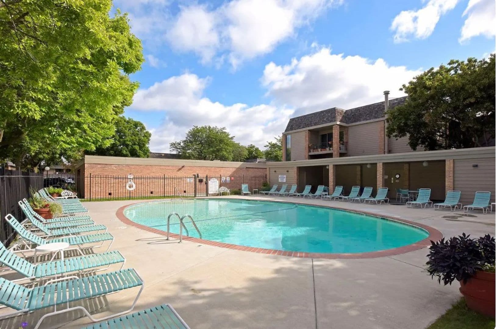 Edina Apartment: 6328 Barrie Rd