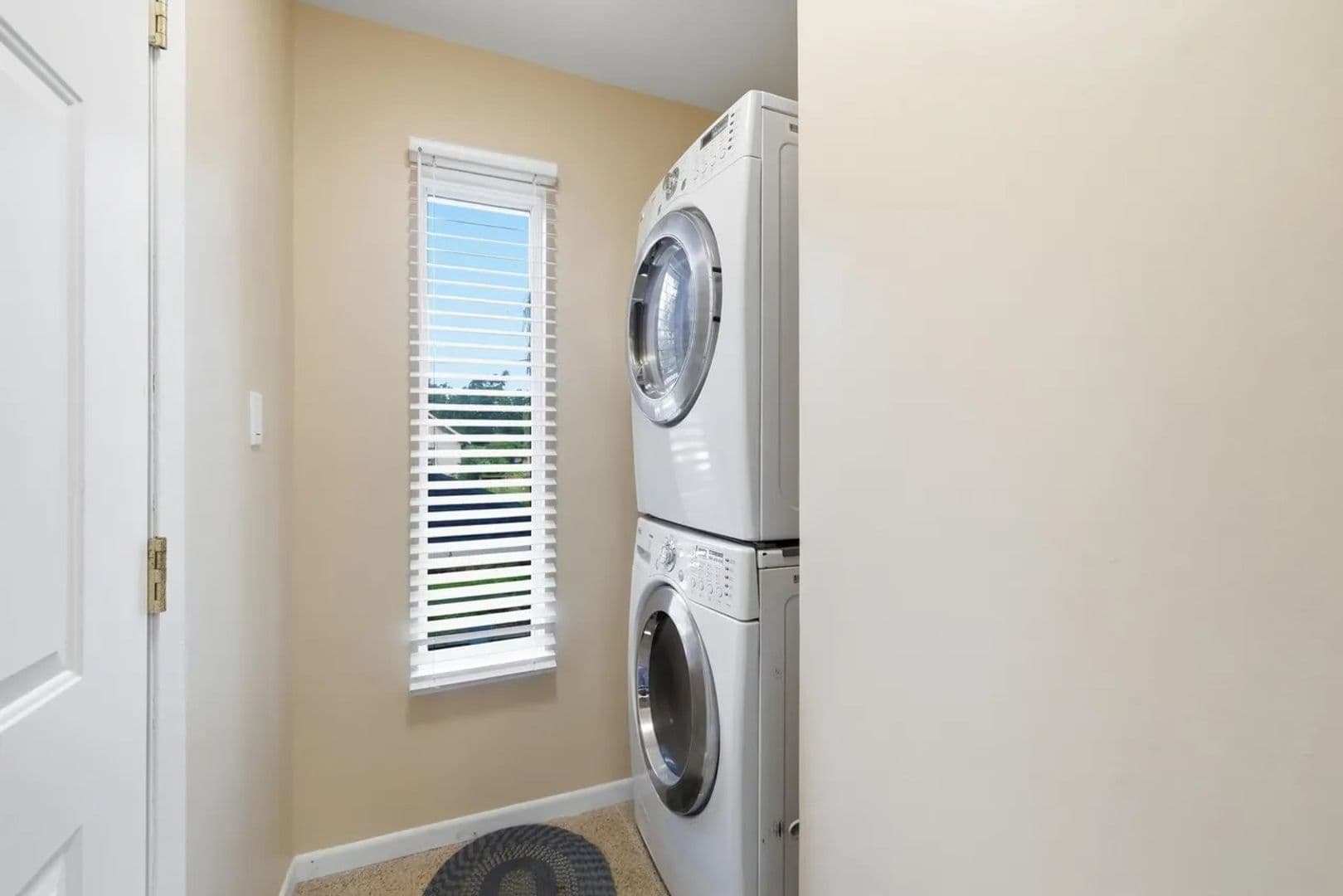 Minneapolis Apartment: 3712 Bloomington Ave