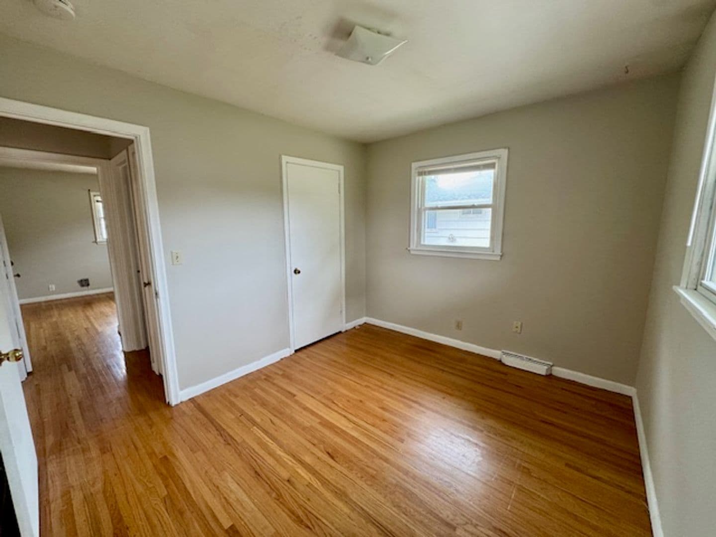 Hopkins Townhome: 704 Robinwood Lane