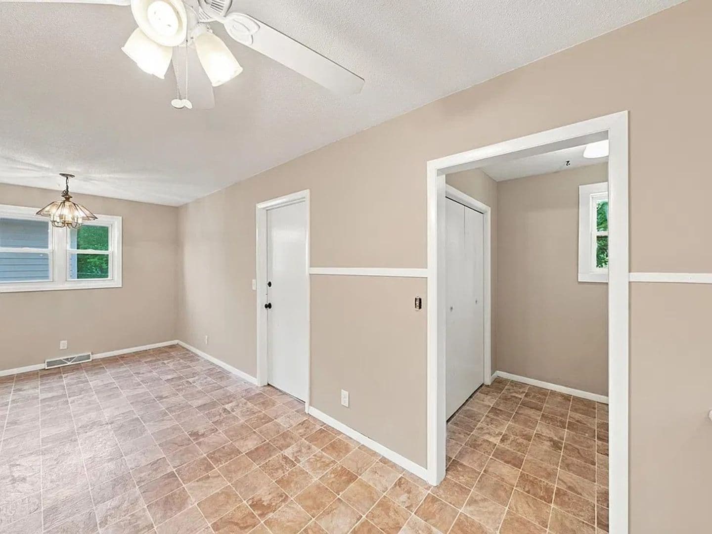Minneapolis Apartment: 1622 Washington St NE
