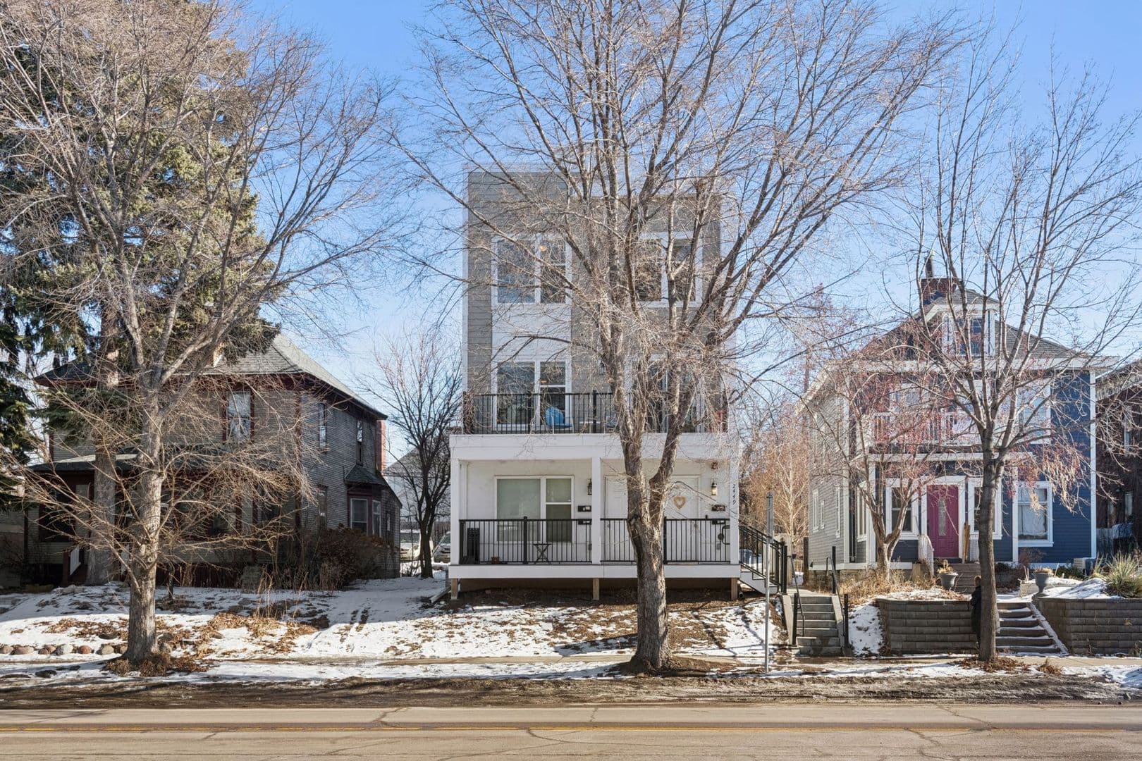Minneapolis Apartment: 2449 Lyndale Ave S