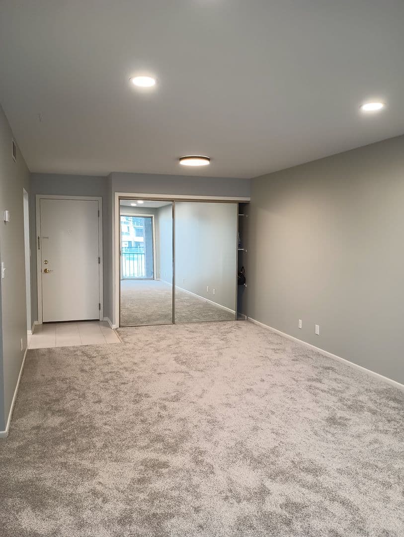 Edina Apartment: 6328 Barrie Rd