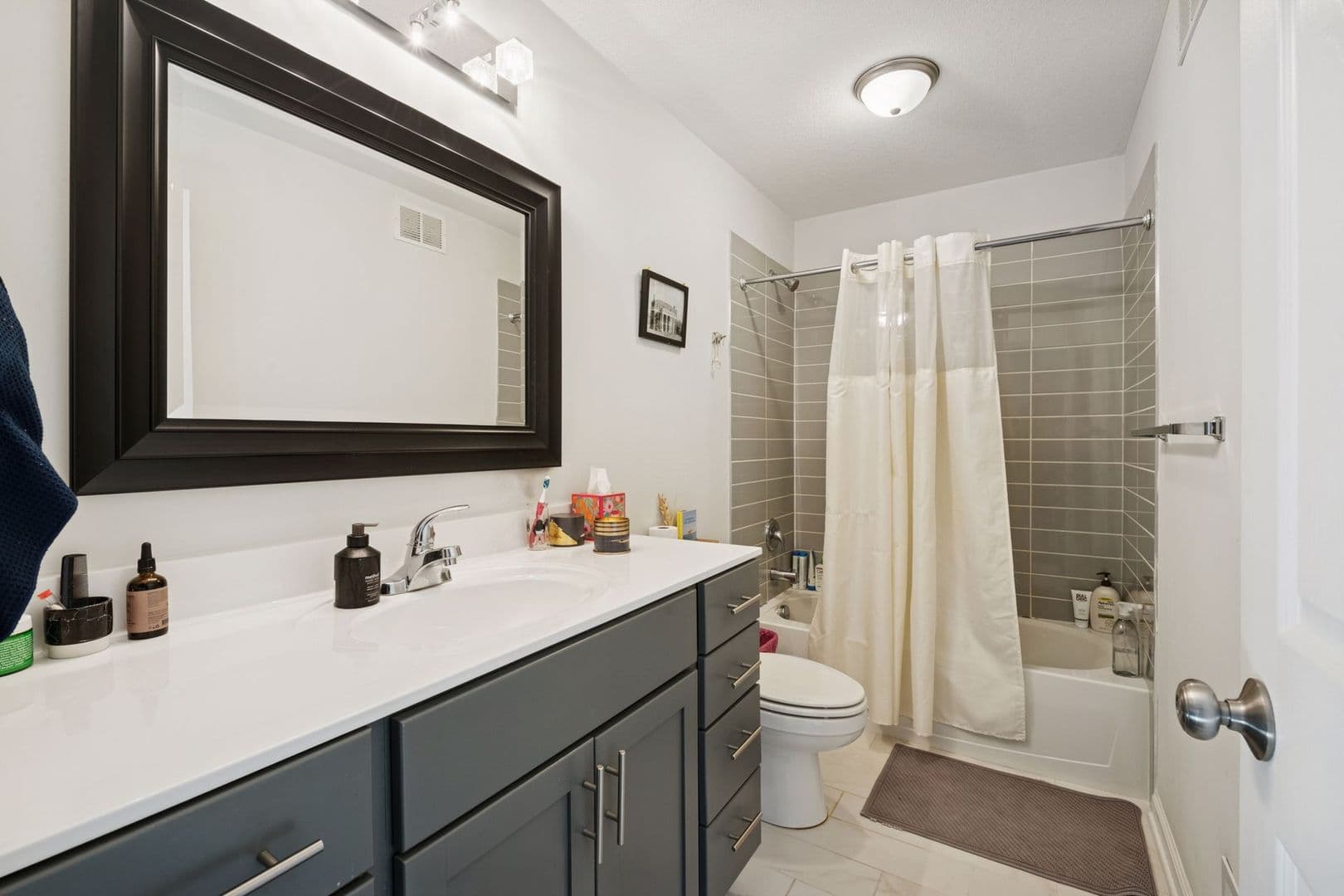 Minneapolis Apartment: 2449 Lyndale Ave S