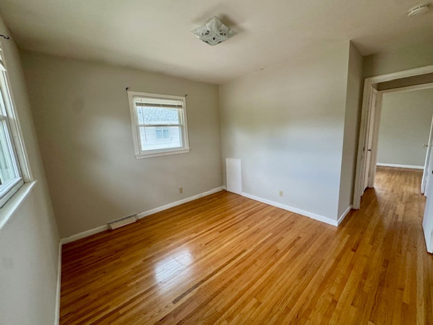 Hopkins Townhome: 704 Robinwood Lane