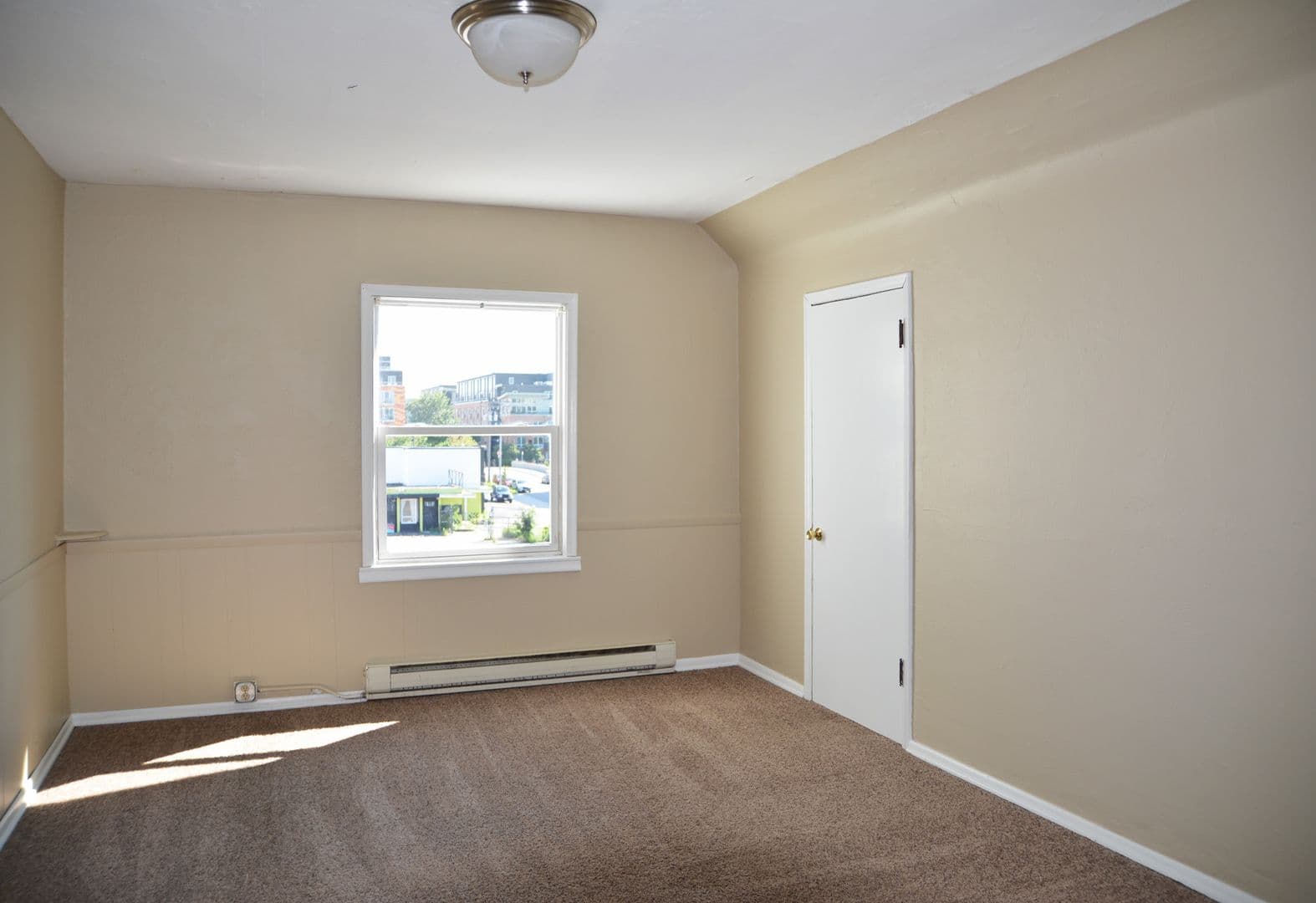 Minneapolis Apartment: 711 West 28th St