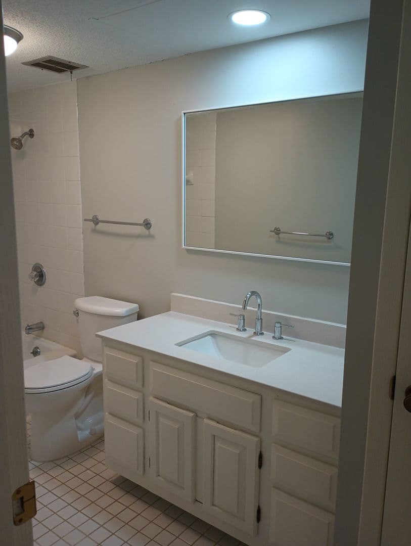 Edina Apartment: 6328 Barrie Rd