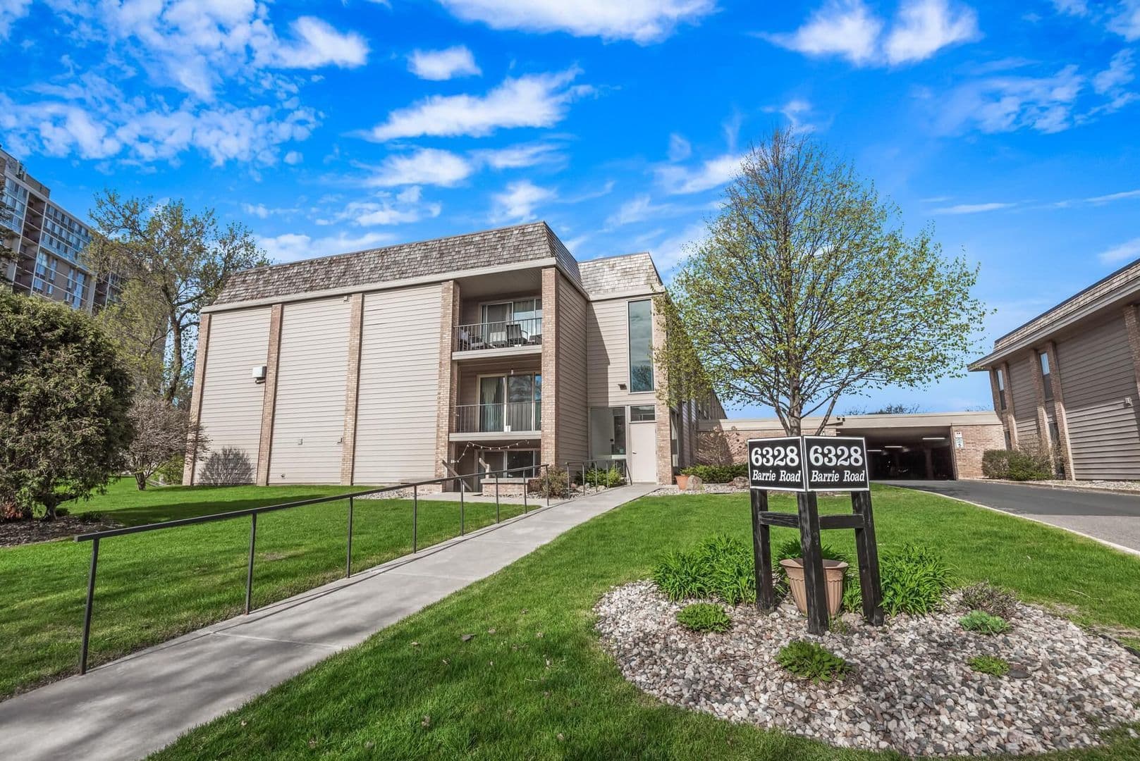 Edina Apartment: 6328 Barrie Rd