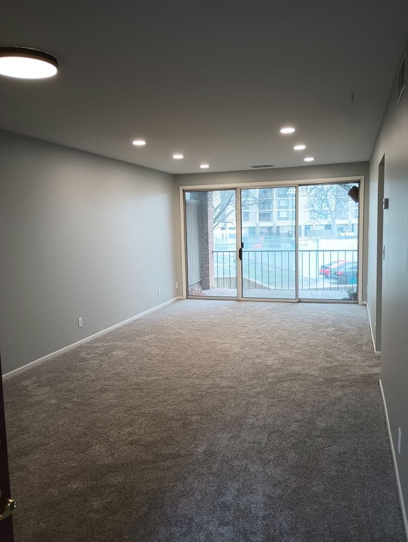 Edina Apartment: 6328 Barrie Rd