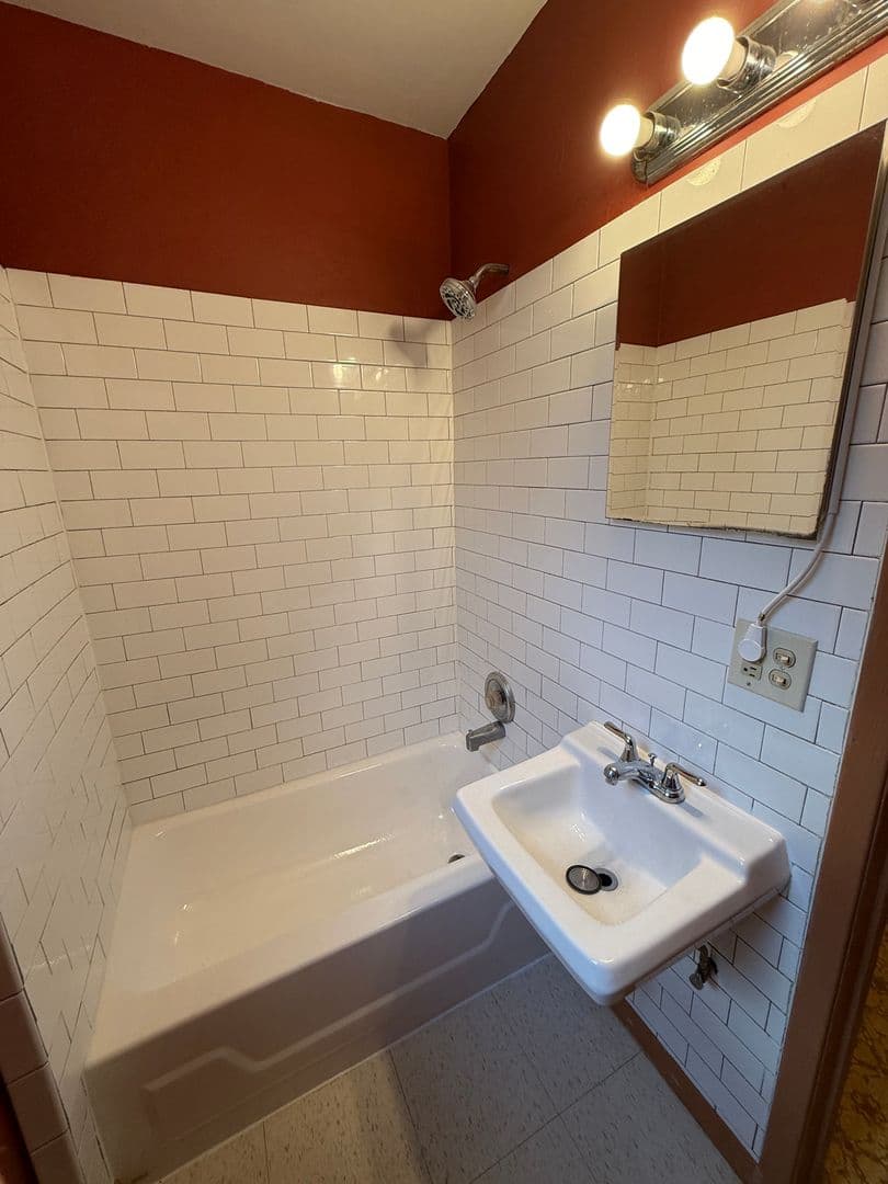 Minneapolis Condo: 1034 18th Ave NE