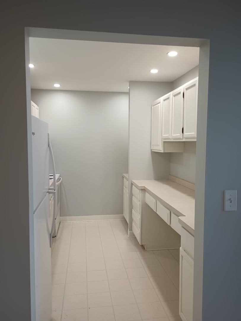 Edina Apartment: 6328 Barrie Rd