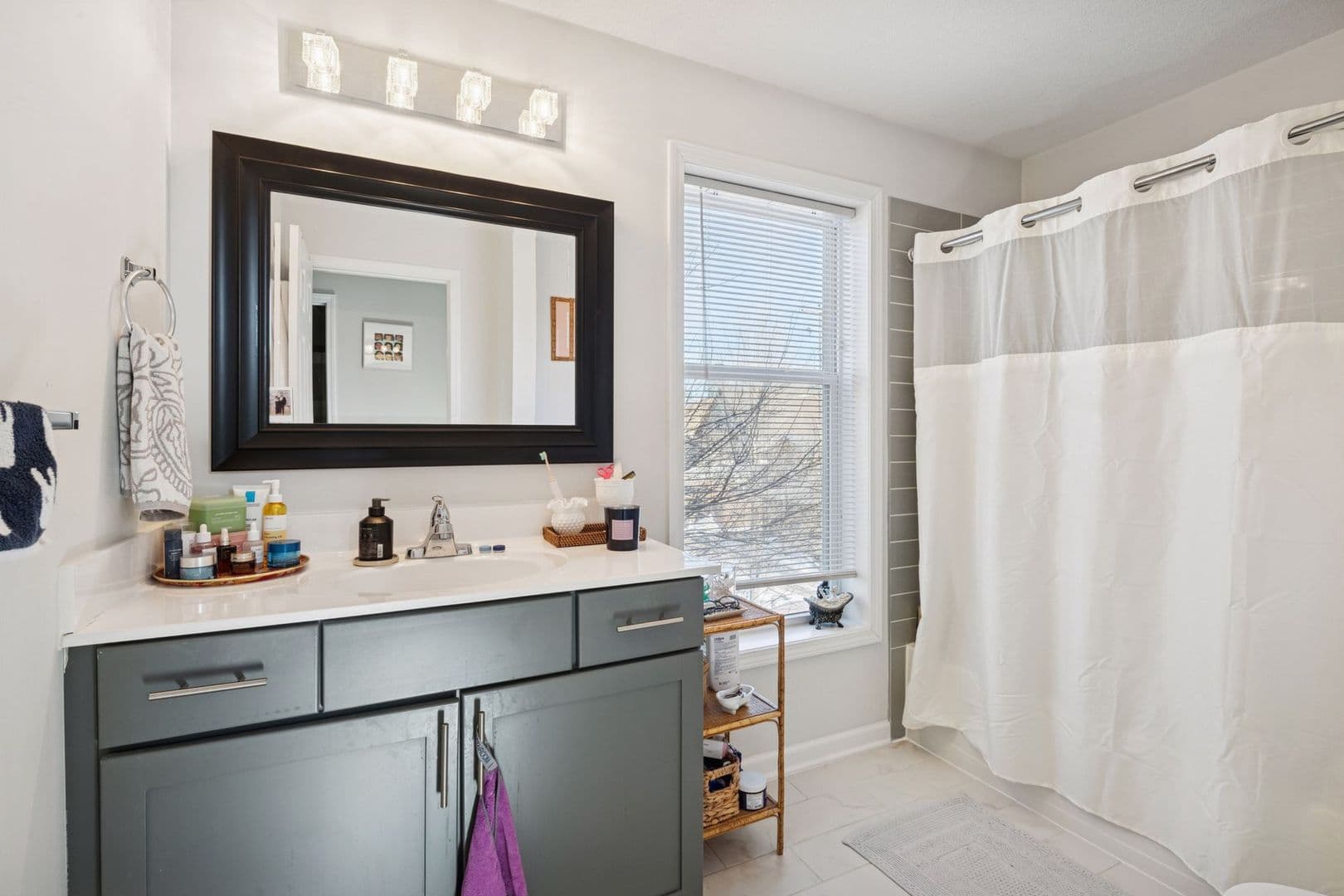 Minneapolis Apartment: 2449 Lyndale Ave S