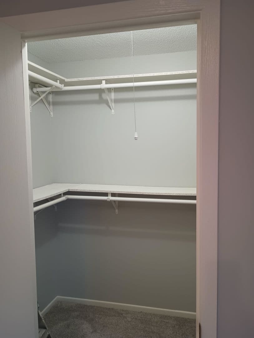 Edina Apartment: 6328 Barrie Rd
