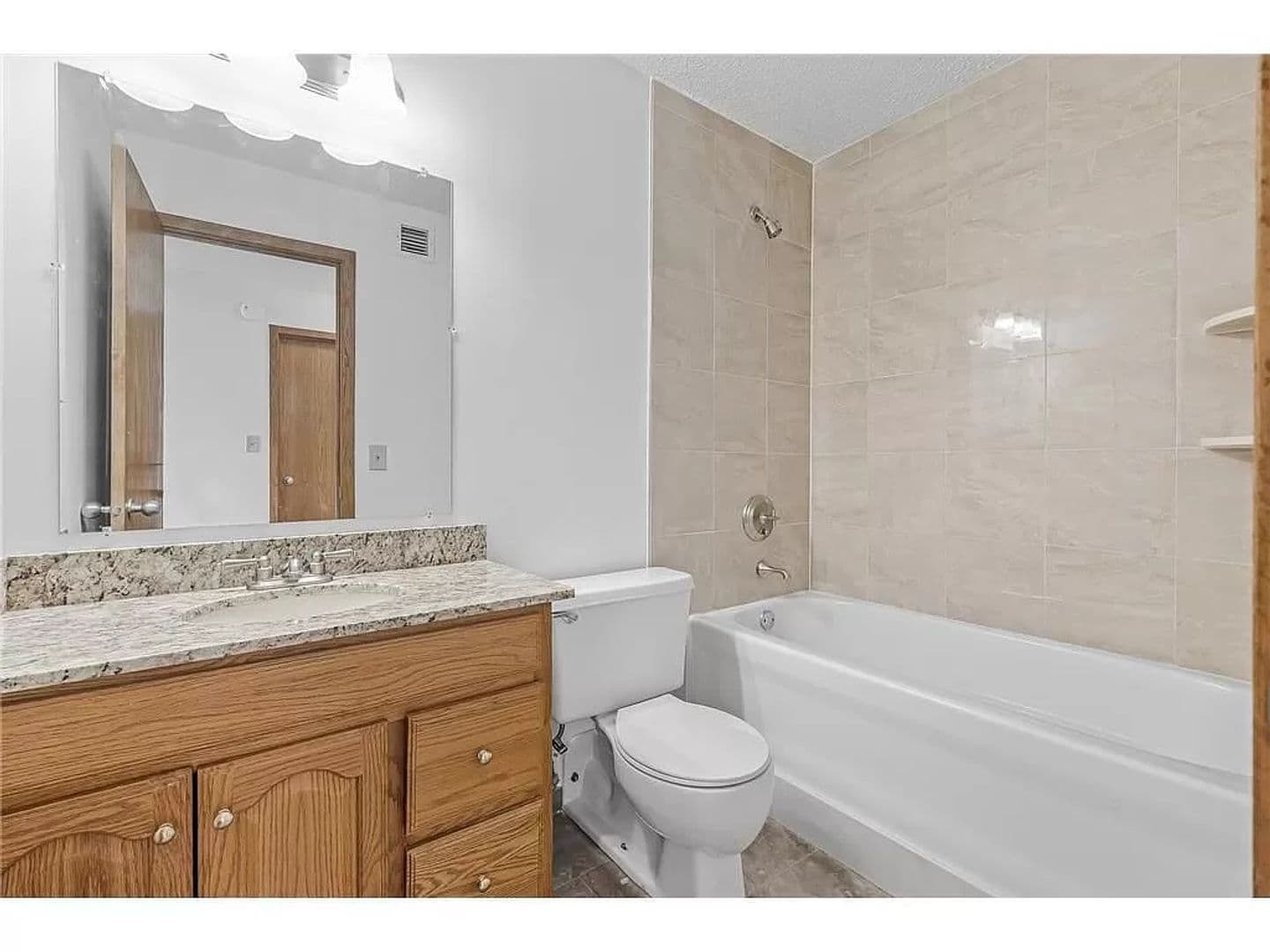 Minneapols Apartment: 433 S 7th St