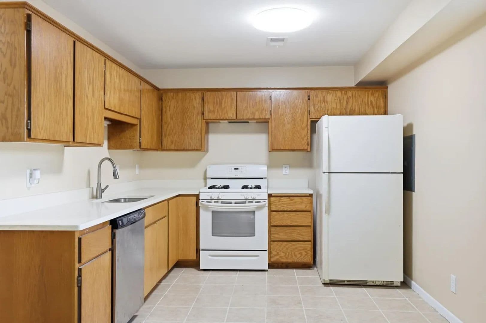 Minneapolis Apartment: 3712 Bloomington Ave