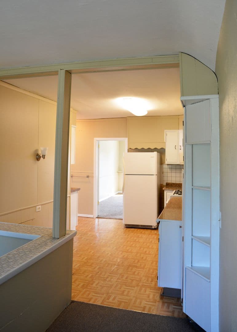 Minneapolis Apartment: 711 West 28th St