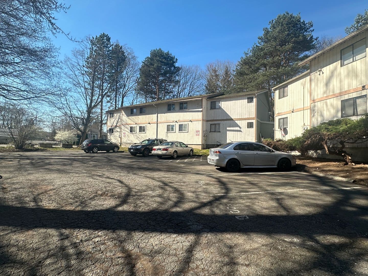 Burlington Apartment: Rio Vista Apartments - 500 - 514 Filbert Ln.
