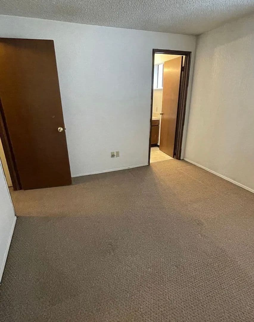 Burlington Apartment: Rio Vista Apartments - 500 - 514 Filbert Ln.