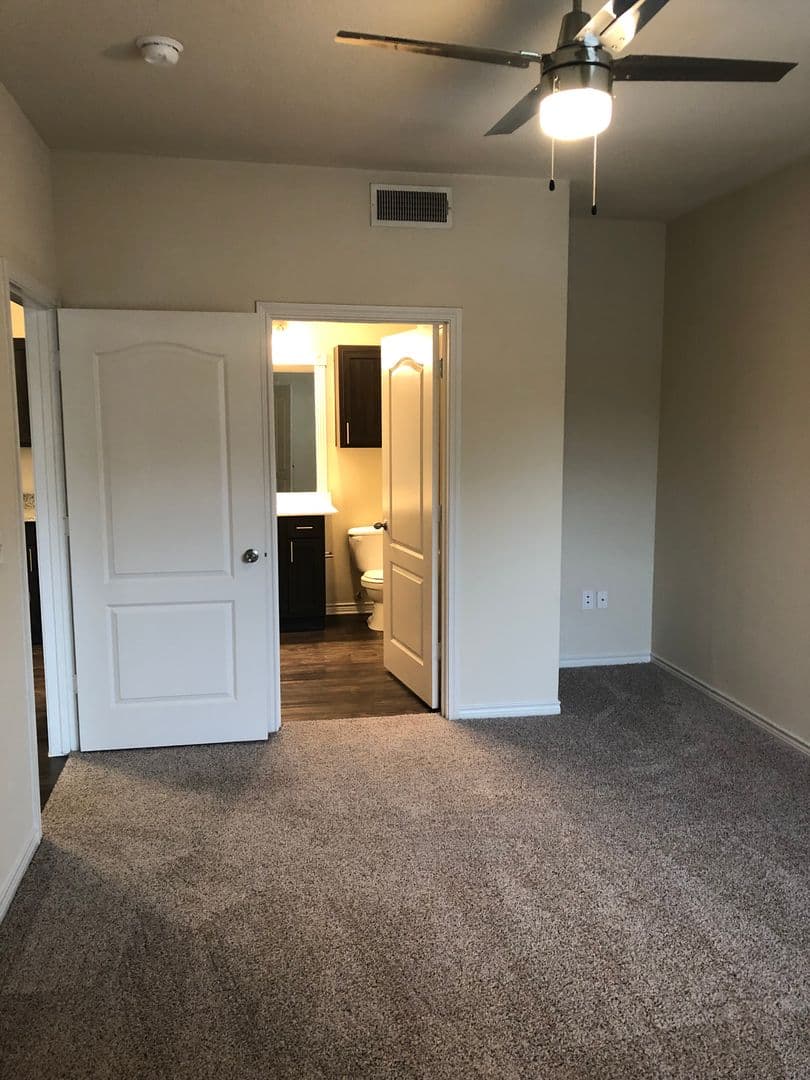 Austin Apartment: 501 E. Stassney Ln