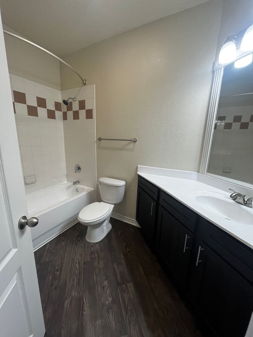 Austin Apartment: 501 E. Stassney Ln