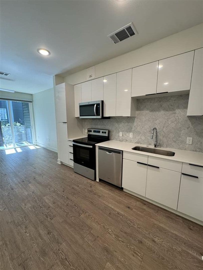 Austin Apartment: 1301 W Koenig Ln.