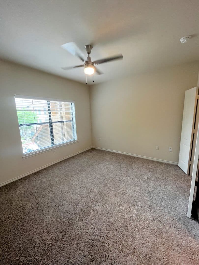 Austin Apartment: 501 E. Stassney Ln