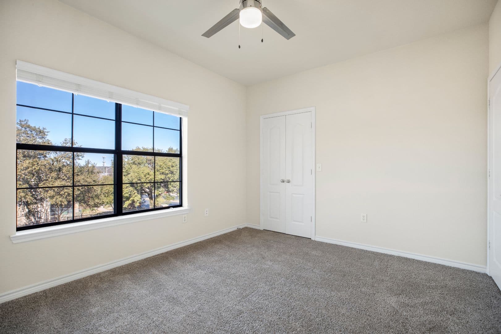 Austin Apartment: 501 E. Stassney Ln